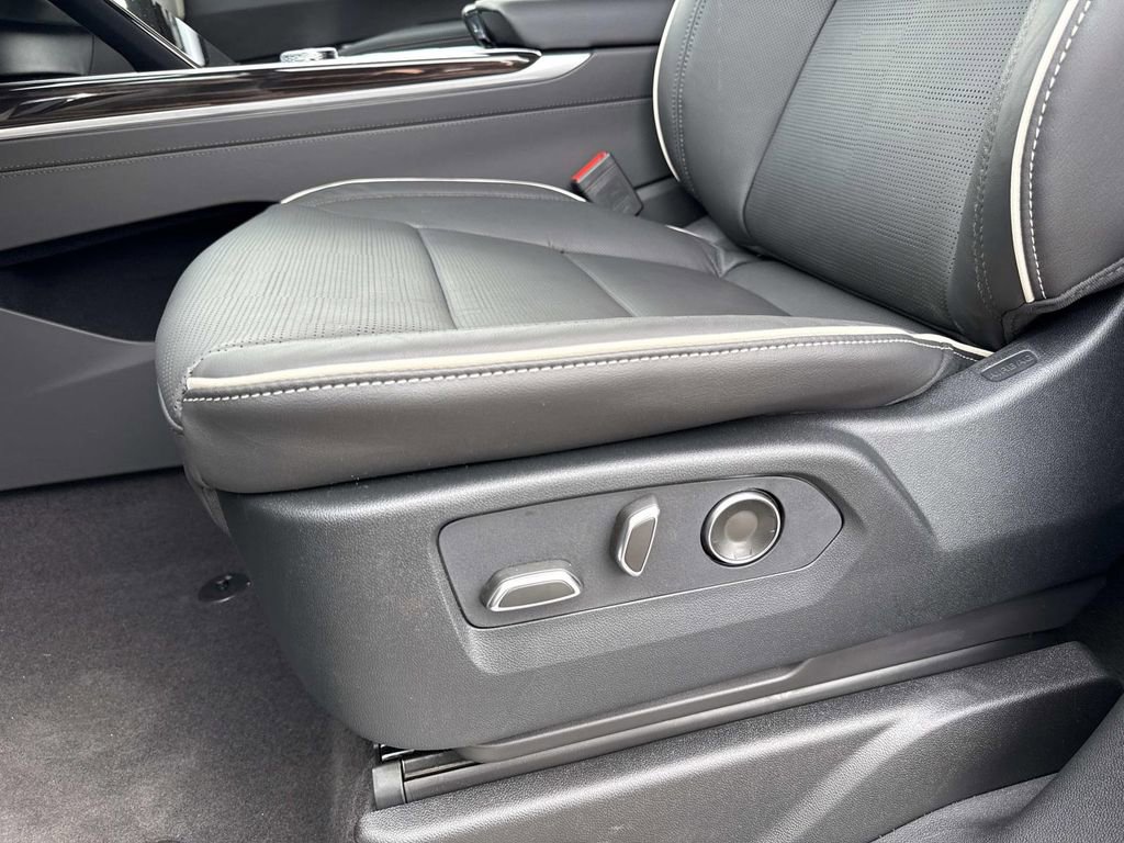 New 2026 Cadillac Escalade Luxury w/ LPO, Floor Liner Package image 20