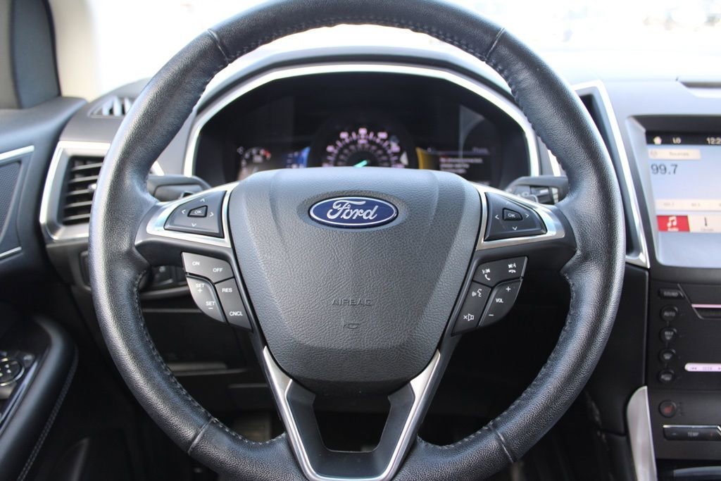 Used 2018 Ford Edge Titanium image 28