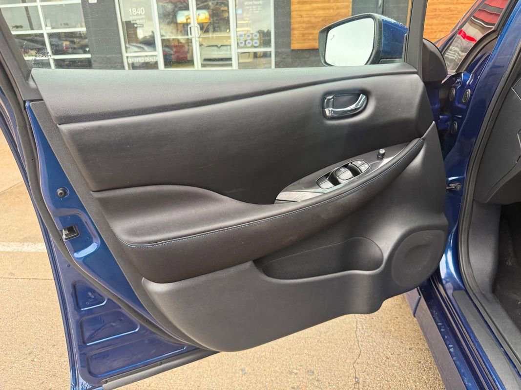 Used 2020 Nissan Leaf SV w/ SV Technology Package FWD image 29