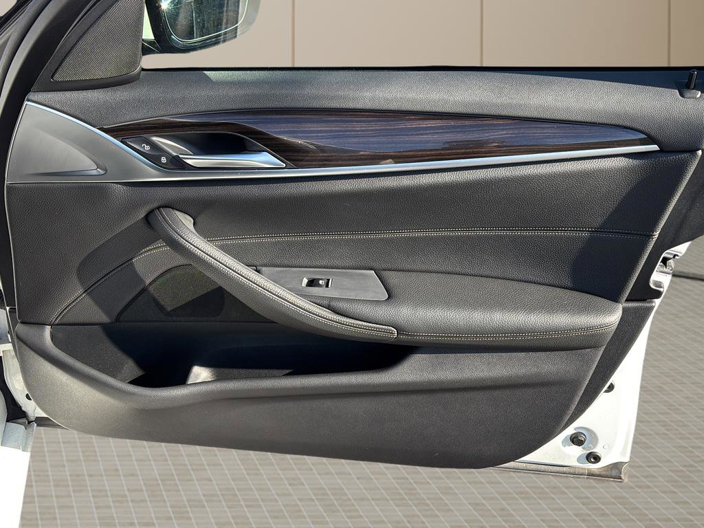 Used 2019 BMW 530i w/ Convenience Package image 38