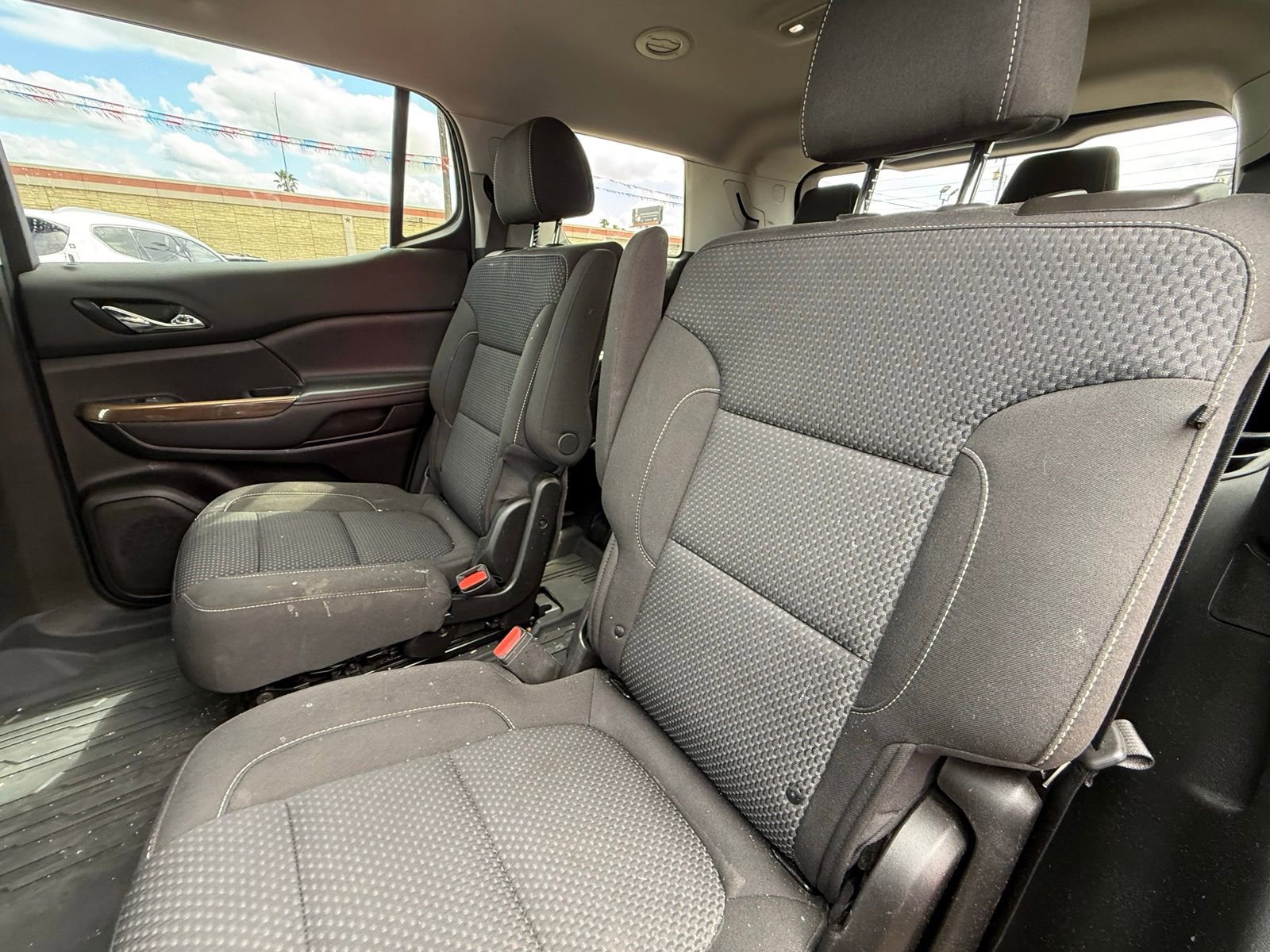 Used 2022 GMC Acadia SLE w/ Driver Convenience Package FWD image 14