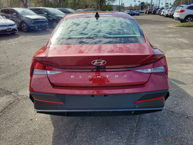 Used 2024 Hyundai Elantra SEL image 8