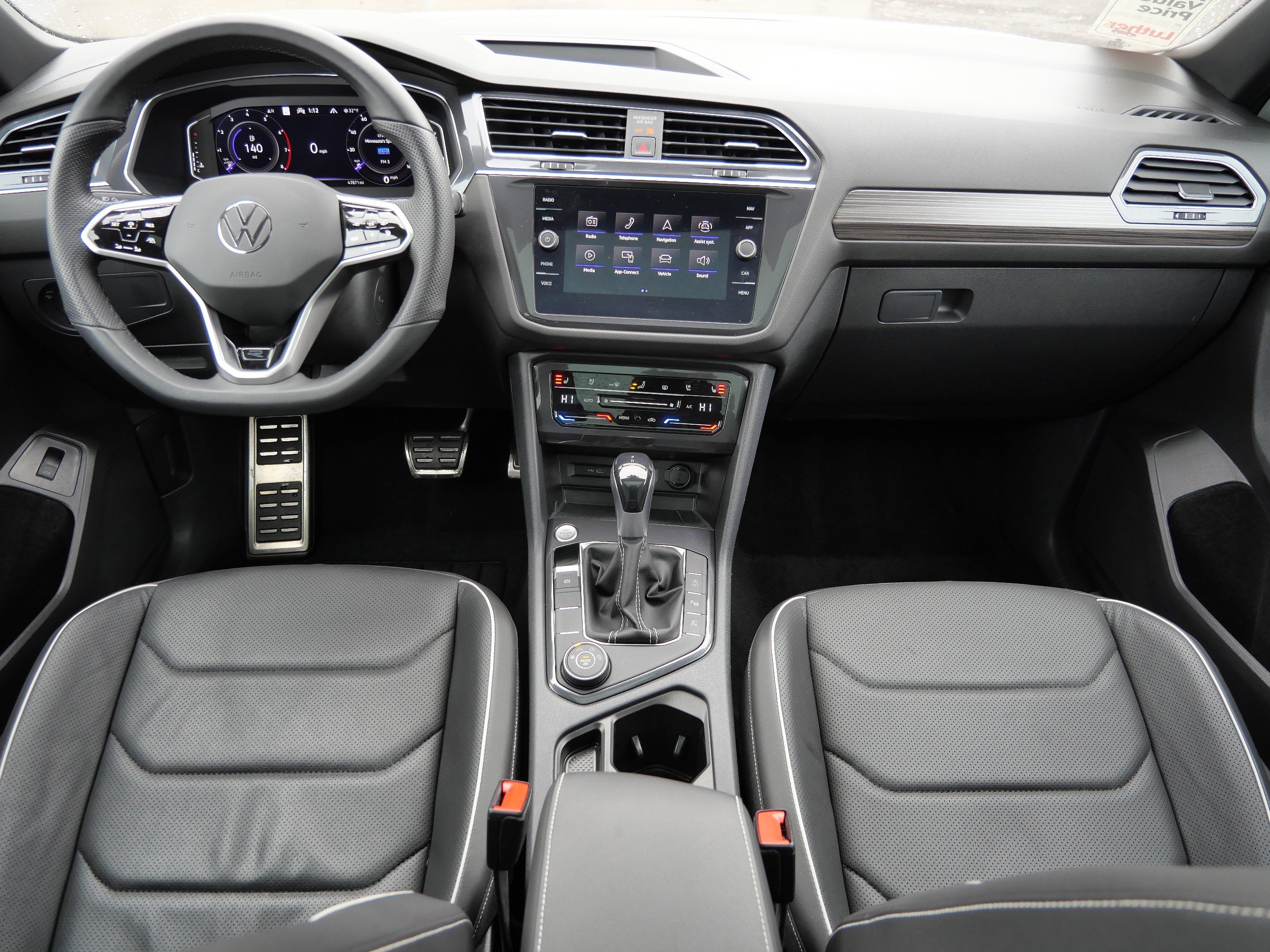 Certified 2022 Volkswagen Tiguan SEL R-Line image 10