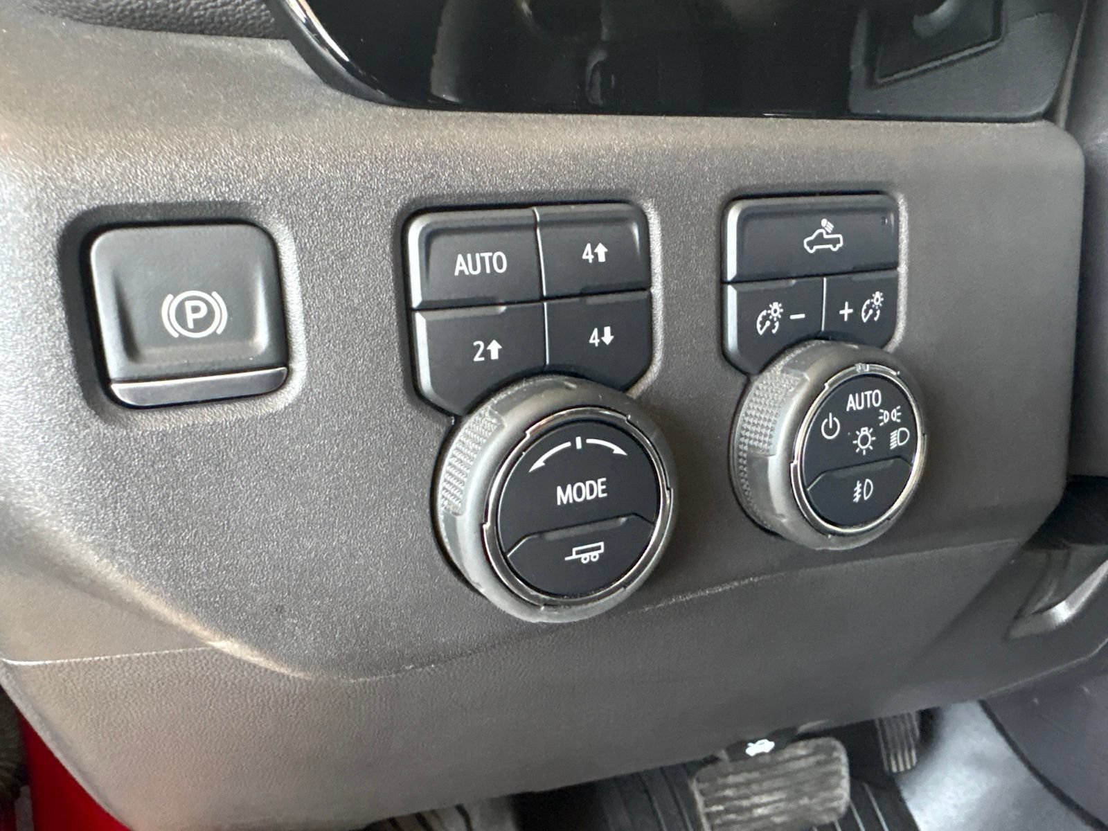 Used 2024 Chevrolet Silverado 1500 LT Trail Boss w/ Convenience Package II AWD/4WD image 14
