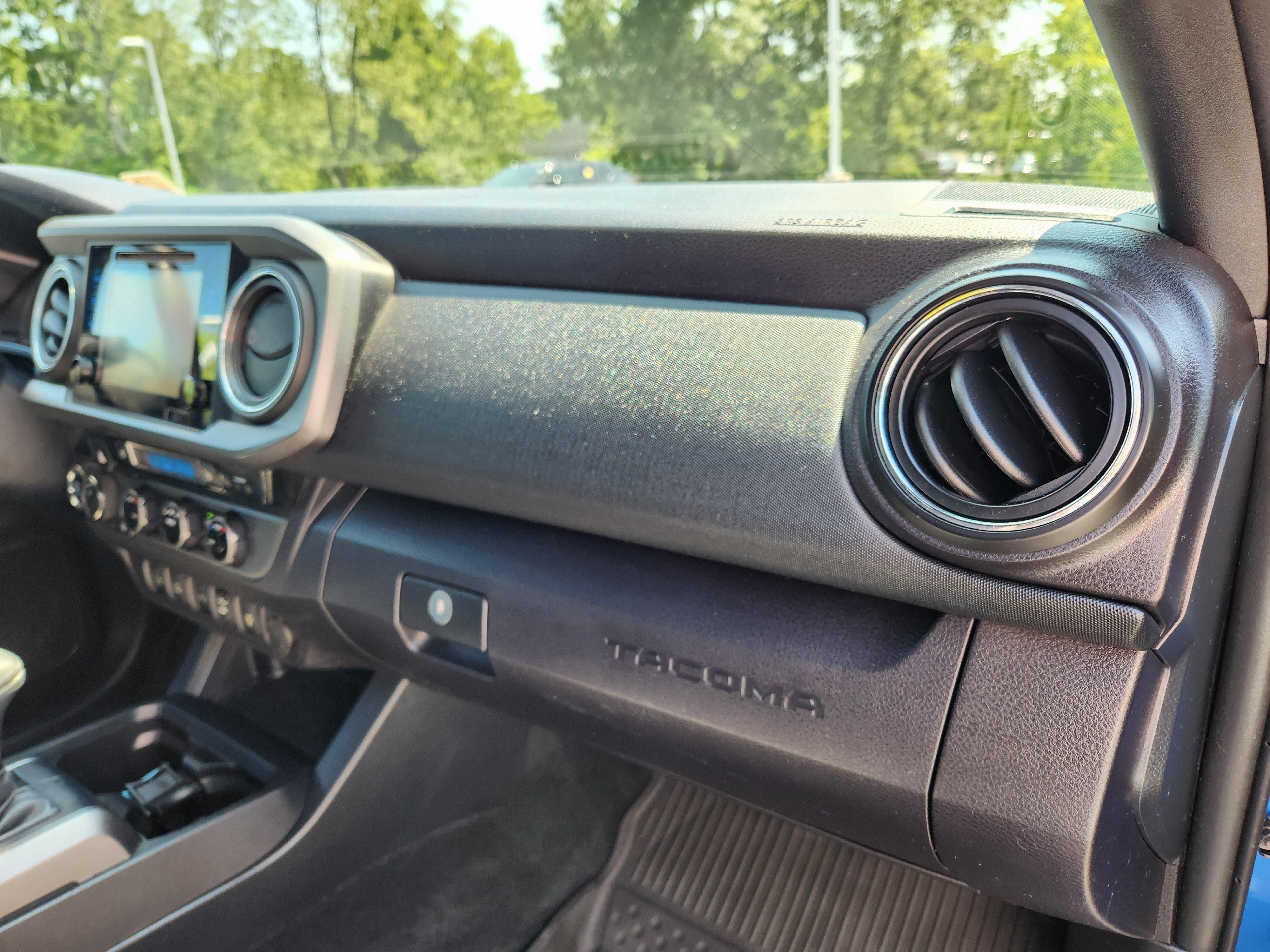 Used 2016 Toyota Tacoma TRD Off-Road w/ Premium & Technology Package AWD/4WD image 16