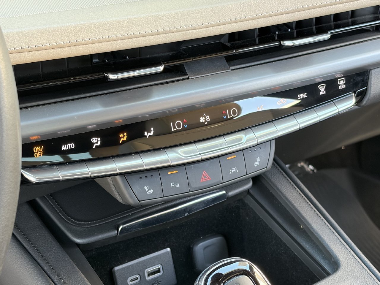 Certified 2024 Cadillac XT4 Luxury w/ Cold Weather Package FWD image 30