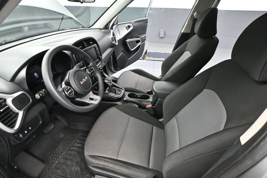 Used 2023 Kia Soul LX w/ LX Technology Package FWD image 17