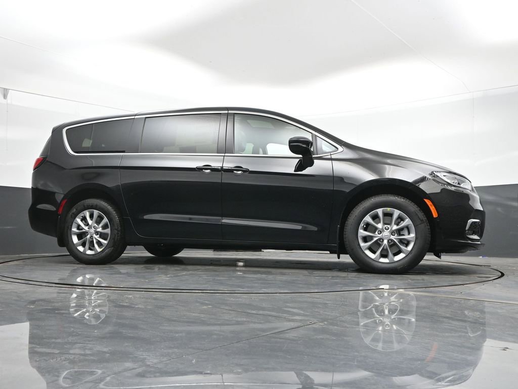 New 2026 Chrysler Pacifica Select image 41