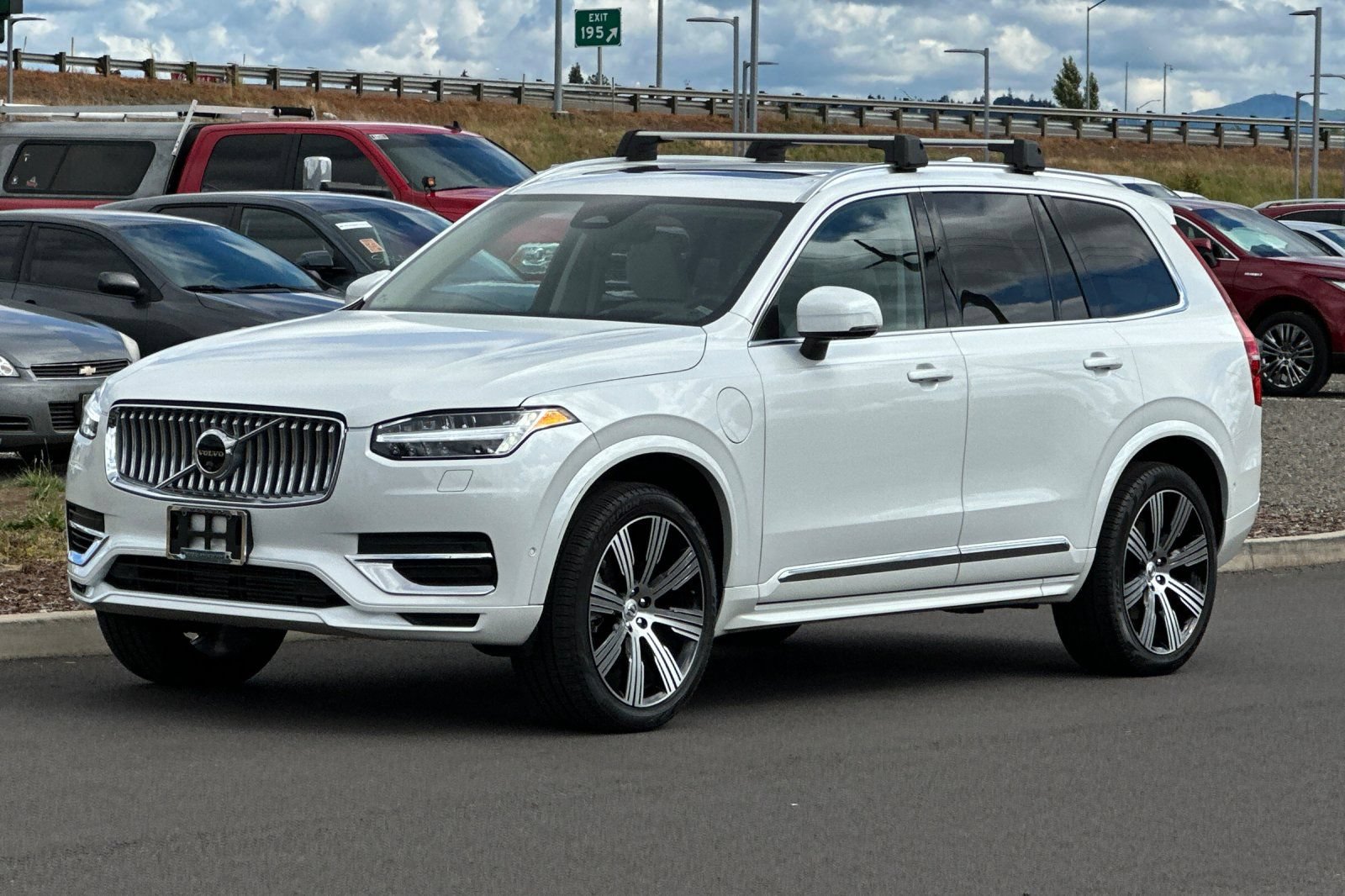 Used 2025 Volvo XC90 T8 Ultra w/ Protection Package Premier AWD/4WD image 7