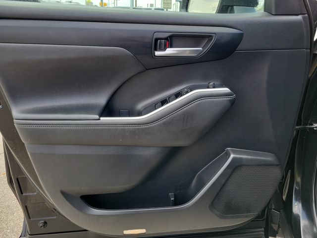 Used 2023 Toyota Highlander XLE AWD/4WD image 23