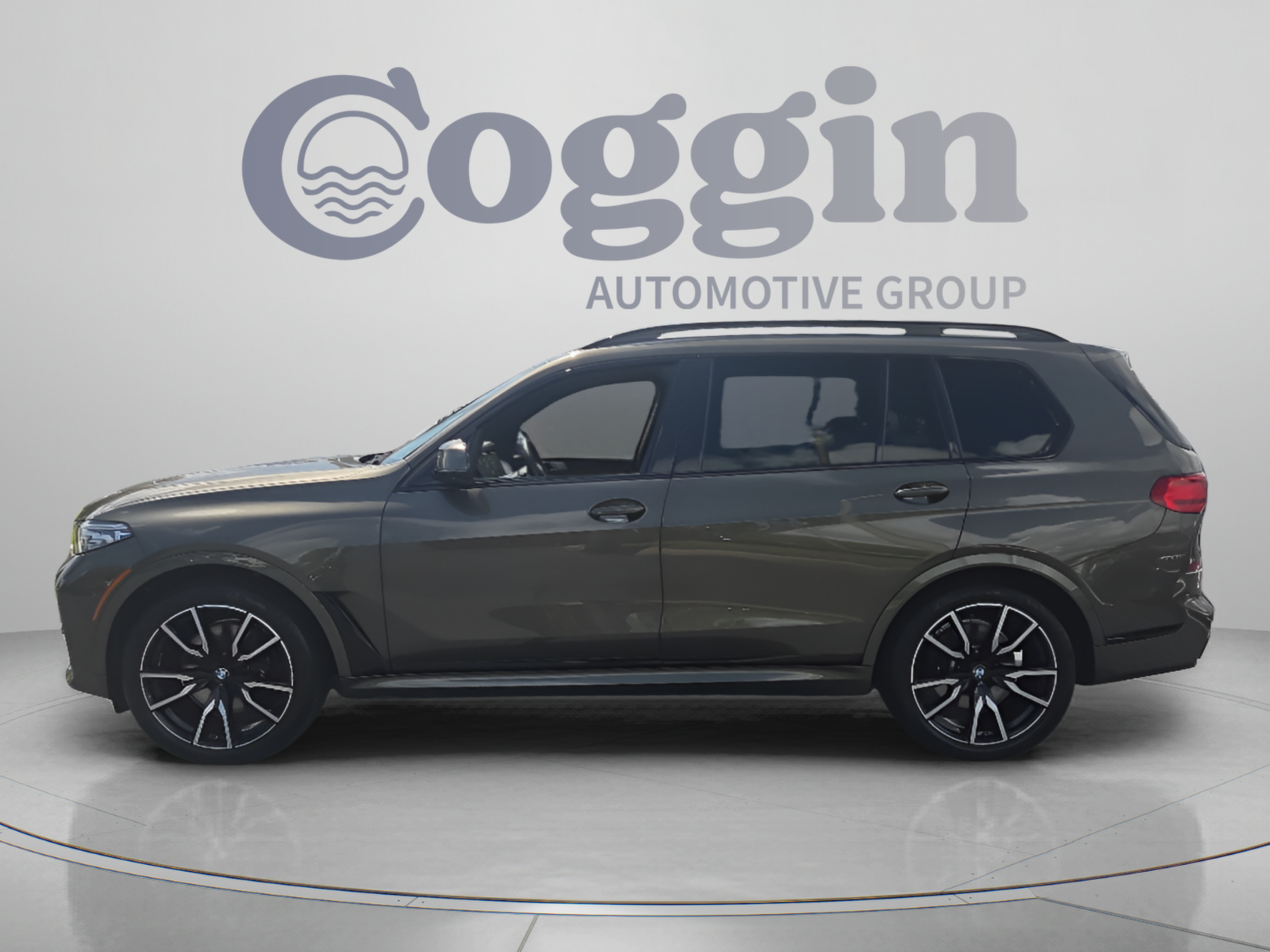 Used 2022 BMW X7 xDrive40i w/ M Sport Package AWD/4WD image 2