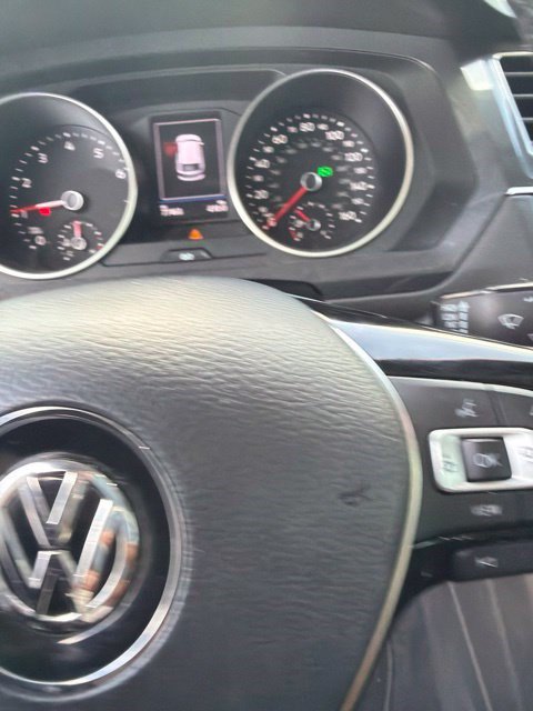 Used 2019 Volkswagen Tiguan SE w/ Panoramic Sunroof Package FWD image 11