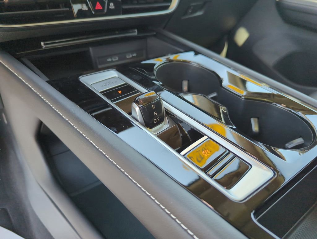 Used 2024 Volkswagen Atlas SEL Premium R-Line image 39