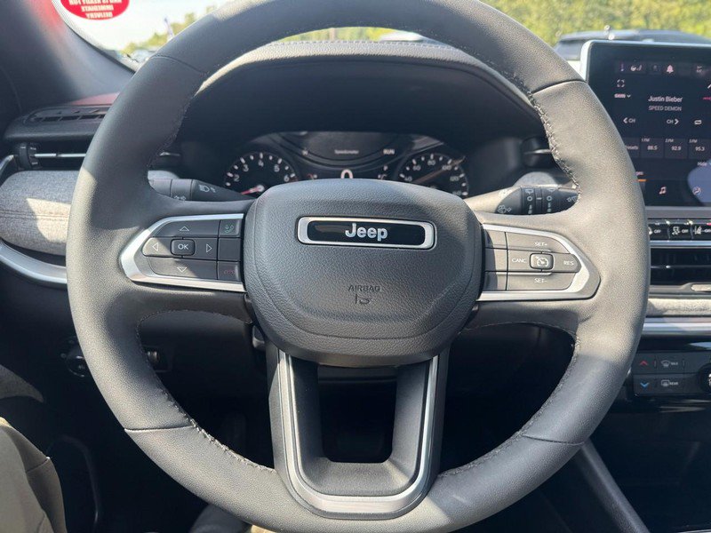 Used 2023 Jeep Compass Latitude AWD/4WD image 12