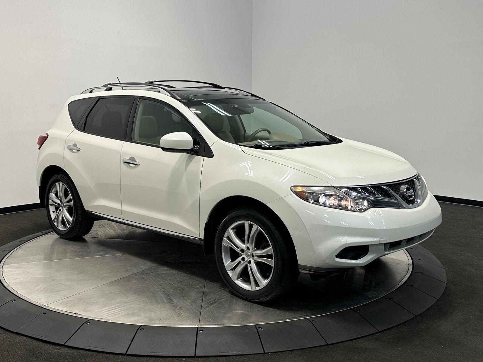 Used 2011 Nissan Murano LE w/ Navigation Pkg image 2