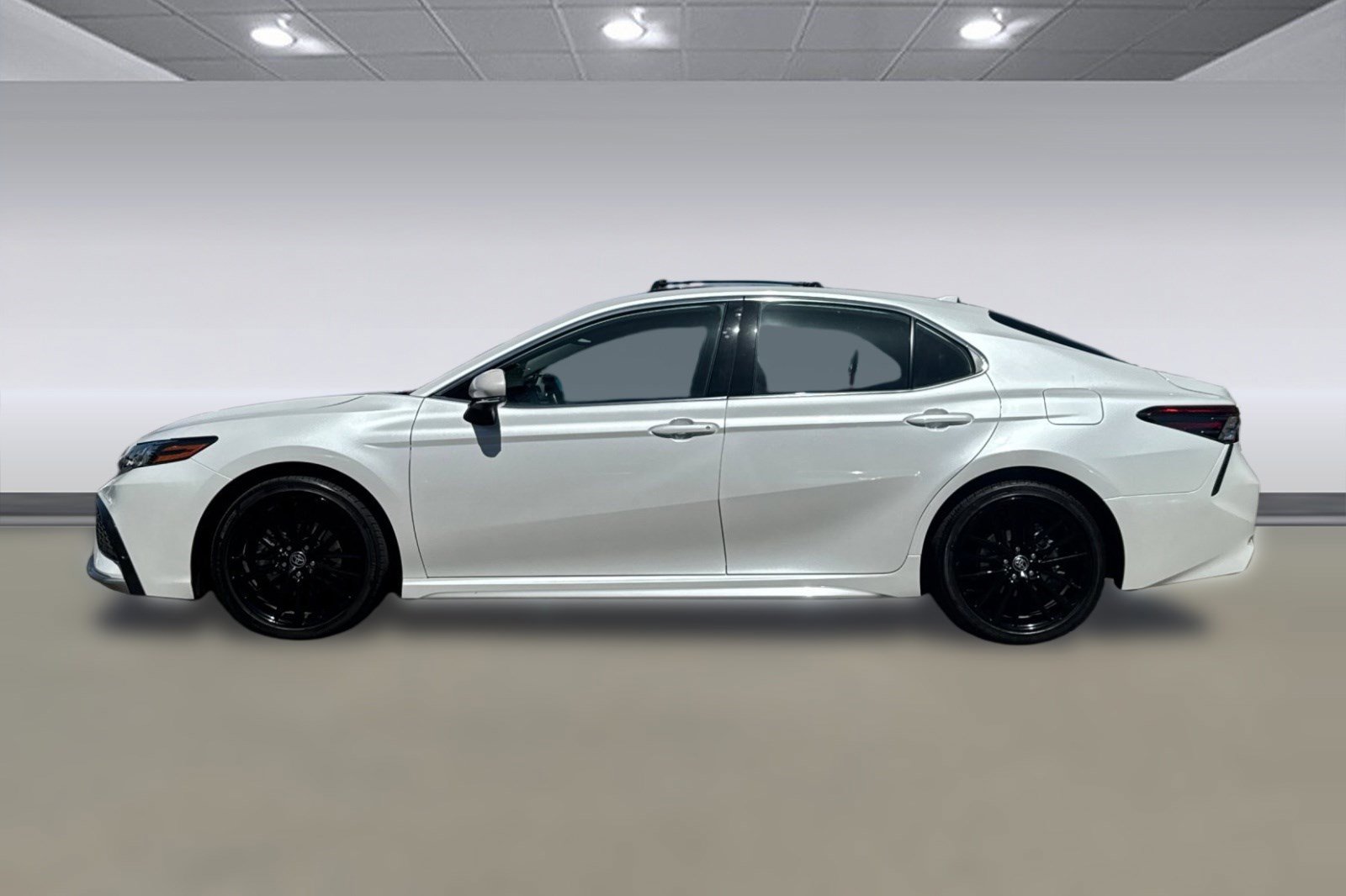 Certified 2022 Toyota Camry XSE FWD image 6