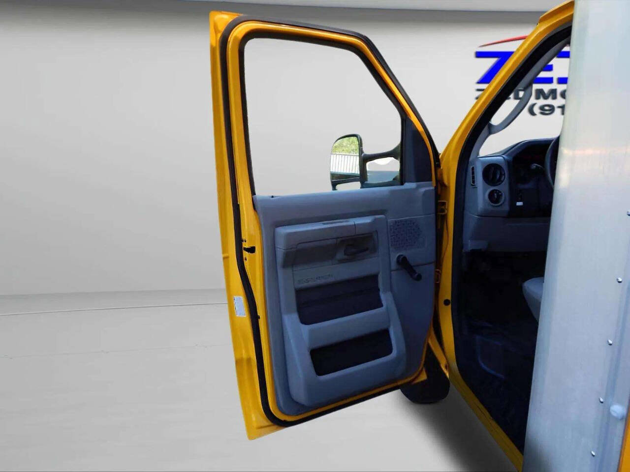 Used 2019 Ford E-350 and Econoline 350 Super Duty image 12