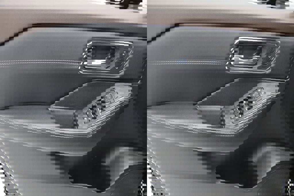 Used 2023 Nissan Rogue Platinum w/ Platinum Premium Package image 16