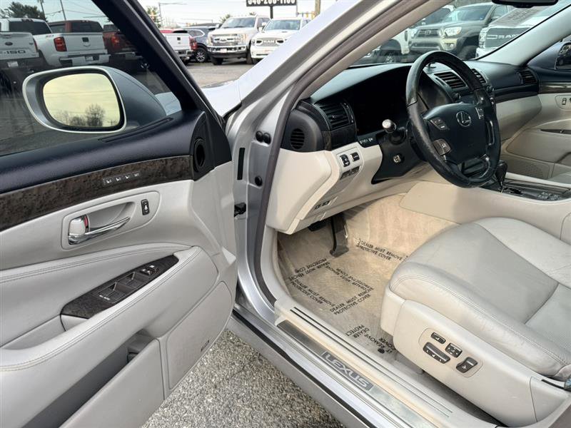 Used 2011 Lexus LS 460 AWD w/ Comfort Plus Pkg image 26