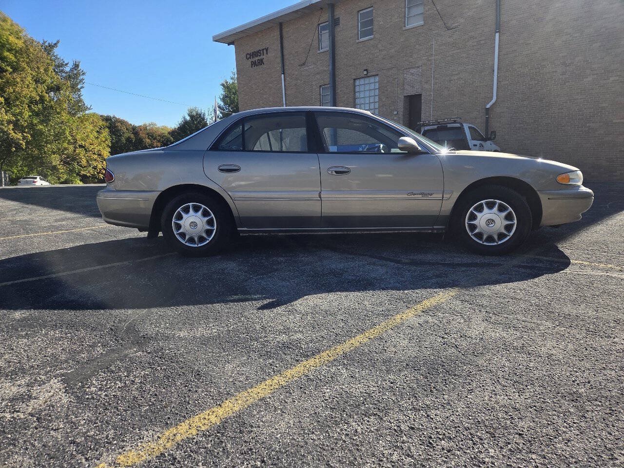 Used 2000 Buick Century Custom FWD image 10