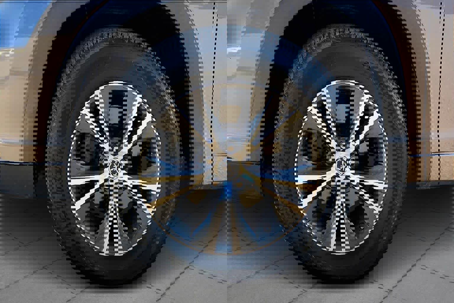 Used 2016 Toyota Highlander XLE image 11