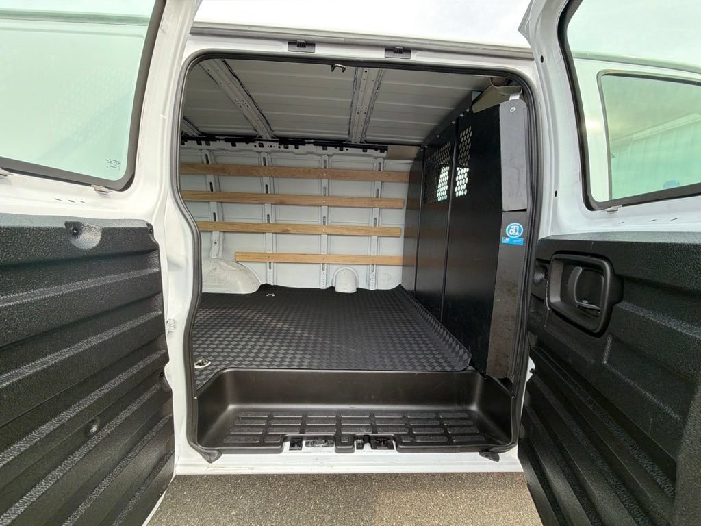 Used 2025 Chevrolet Express 2500 w/ Driver Convenience Package RWD image 7