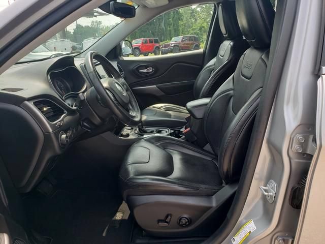 Used 2019 Jeep Cherokee Limited w/ Trailer Tow Group AWD/4WD image 11