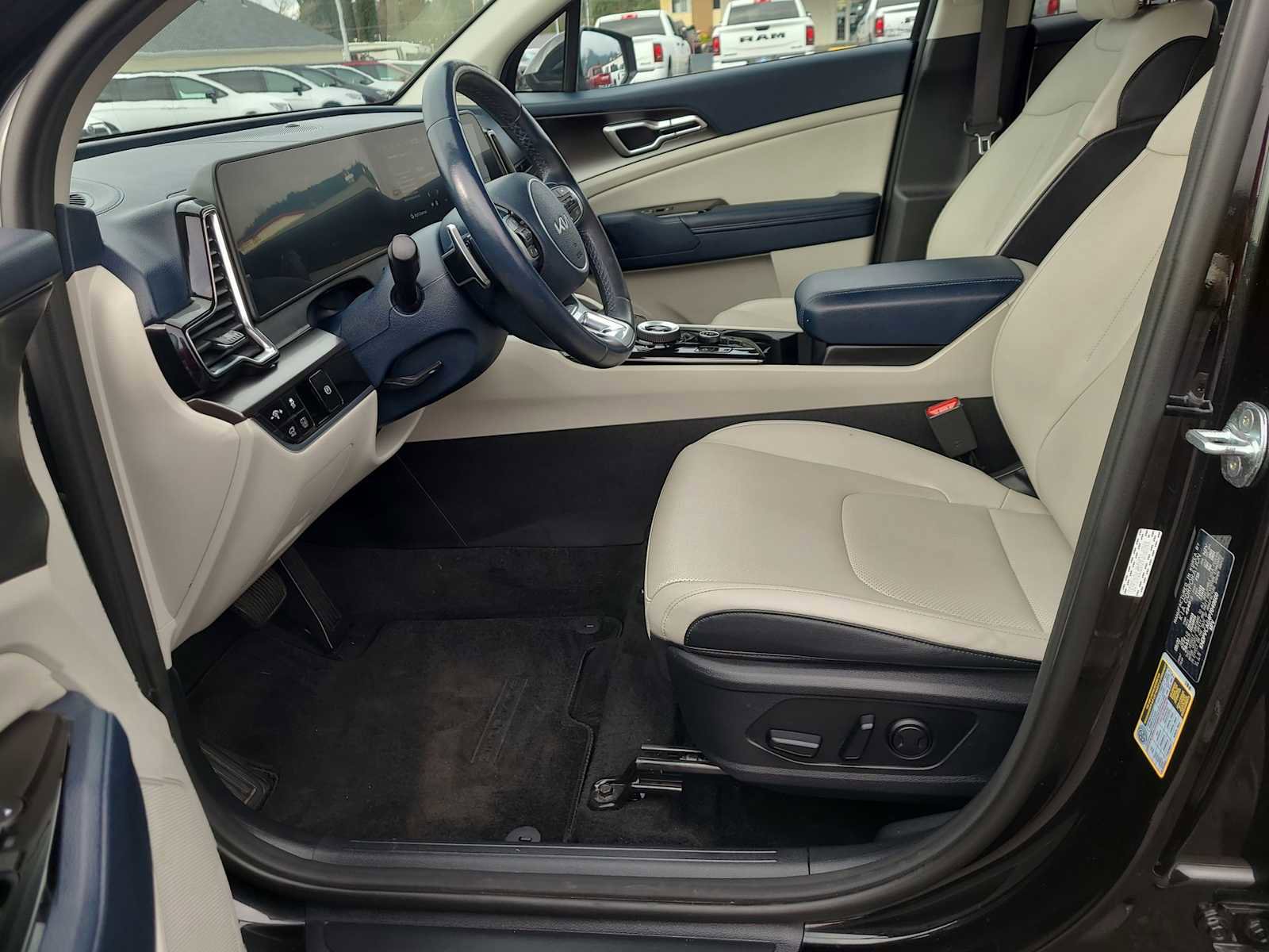 Used 2023 Kia Sportage EX w/ EX Premium Package image 19