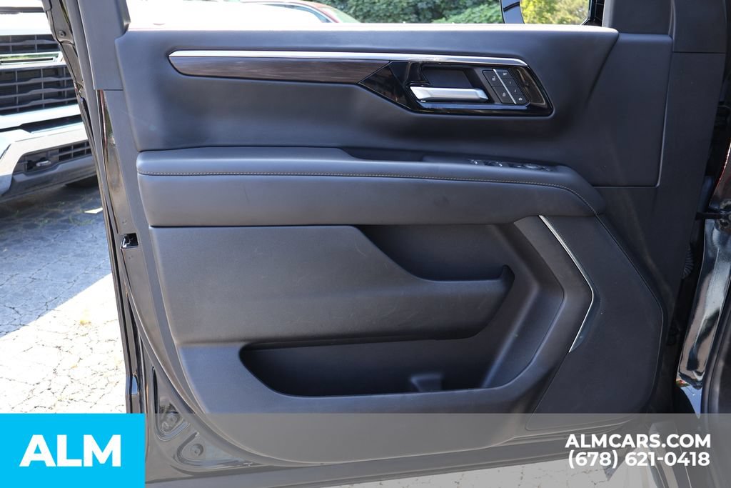 Used 2025 Chevrolet Tahoe LT RWD image 10