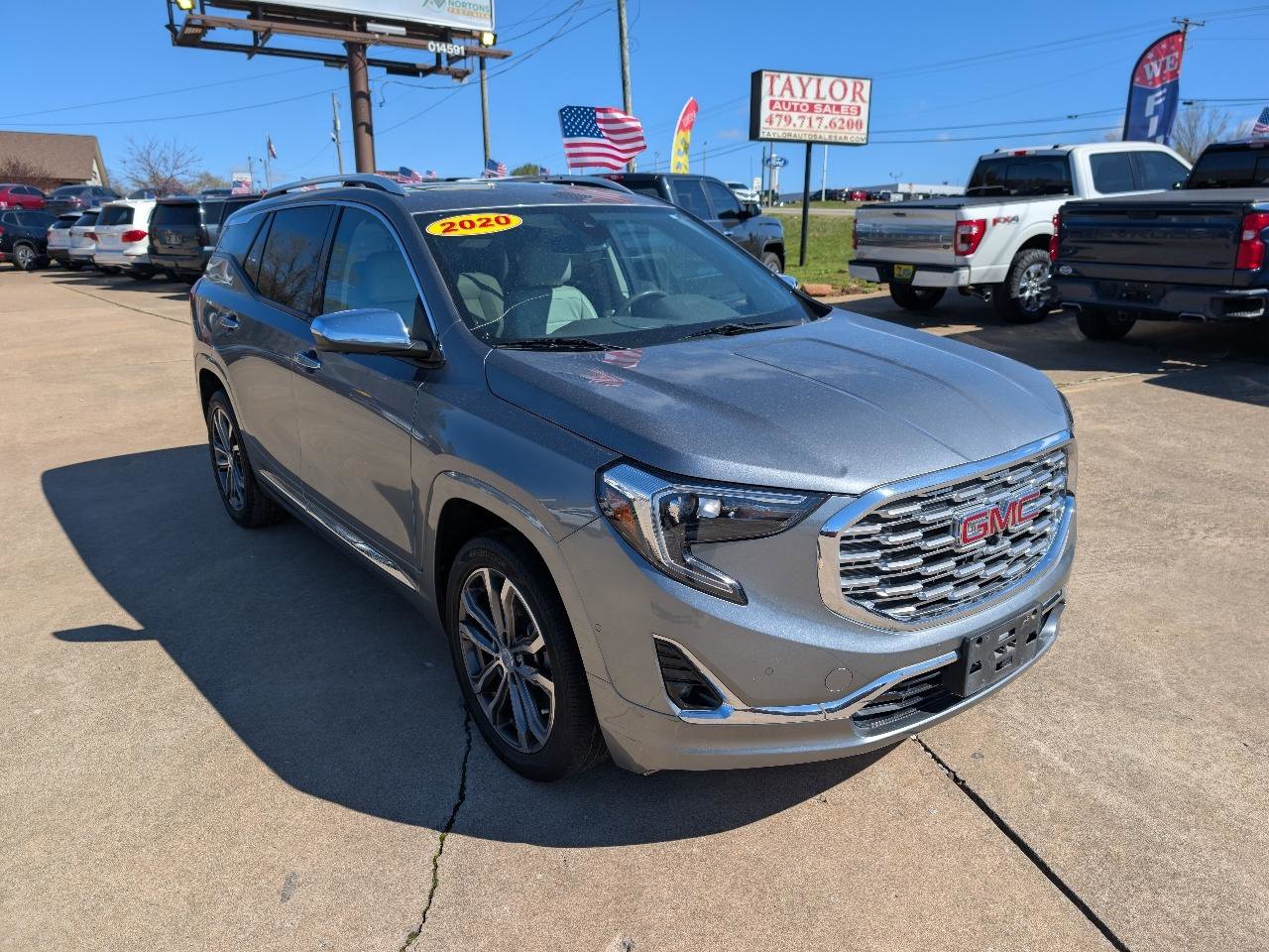 Used 2020 GMC Terrain Denali w/ Denali Premium Package AWD/4WD image 3