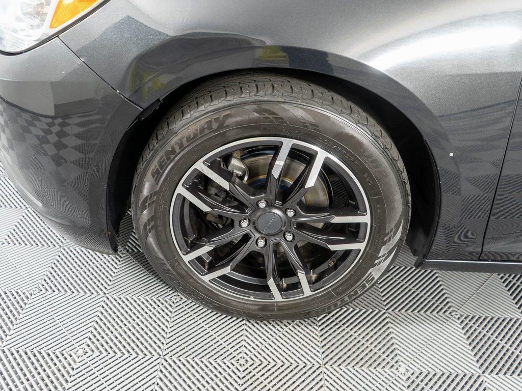 Used 2015 Chevrolet Malibu LT image 24