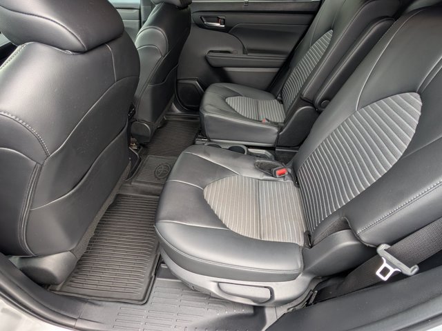 Used 2024 Toyota Highlander XSE AWD/4WD image 18