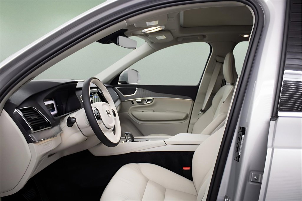 Certified 2025 Volvo XC90 T8 Plus w/ Protection Package Premier image 16
