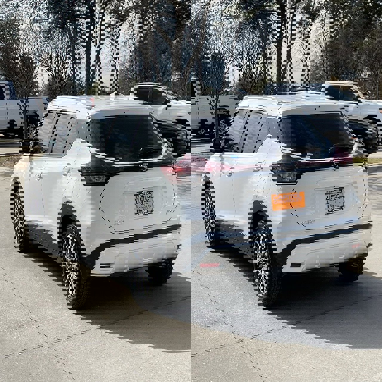 Used 2023 Nissan Kicks SV image 4