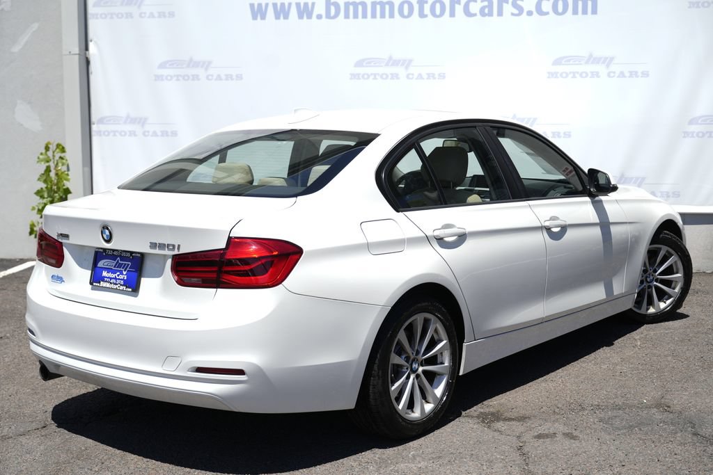 Used 2018 BMW 320i xDrive Sedan AWD/4WD image 3