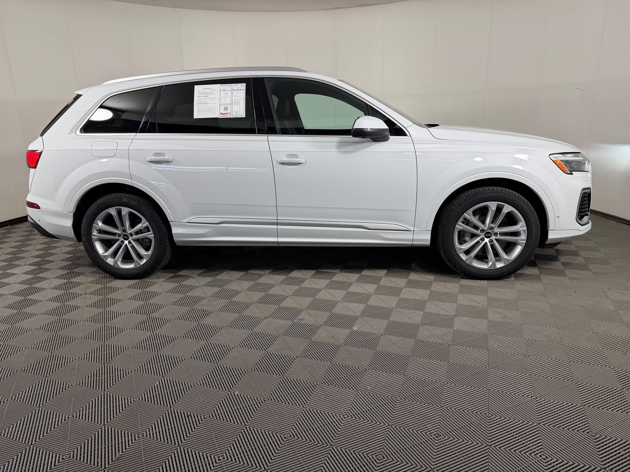 Used 2025 Audi Q7 2.0T Premium w/ Convenience Package AWD/4WD image 8