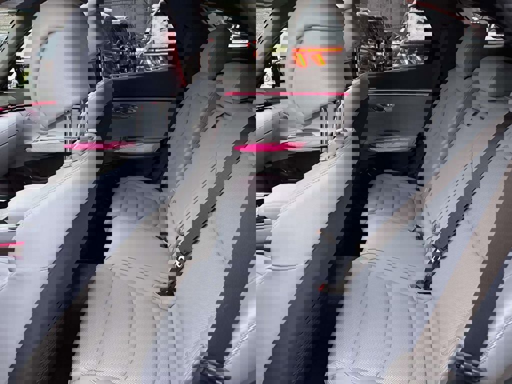 Used 2026 Genesis GV70 2.5T Advanced image 17