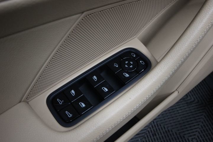 Used 2018 Porsche Panamera 4S image 13