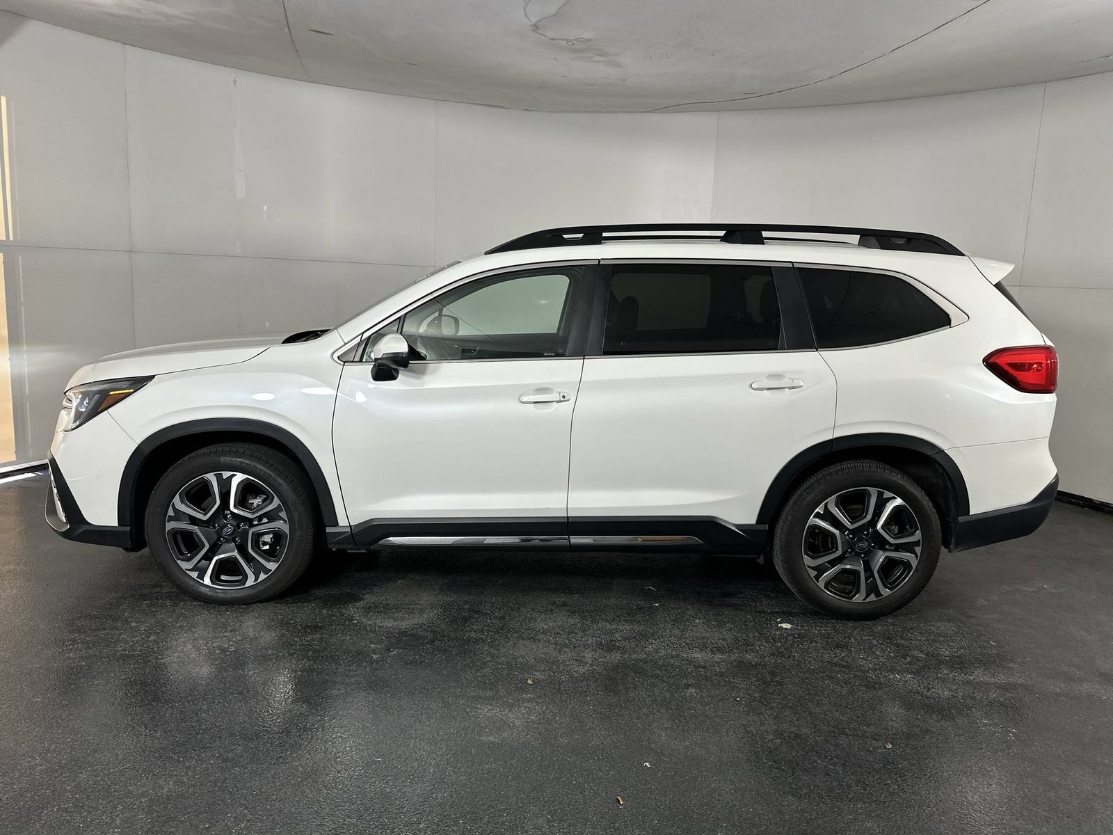 Used 2023 Subaru Ascent Limited AWD/4WD image 5