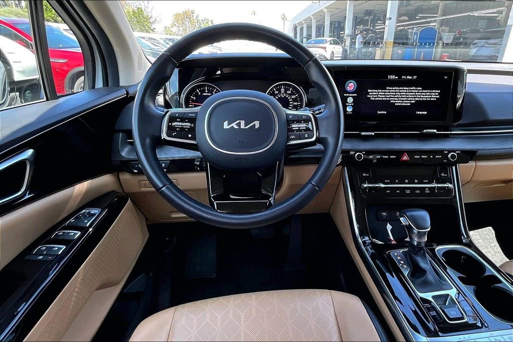 Used 2024 Kia Carnival EX image 8