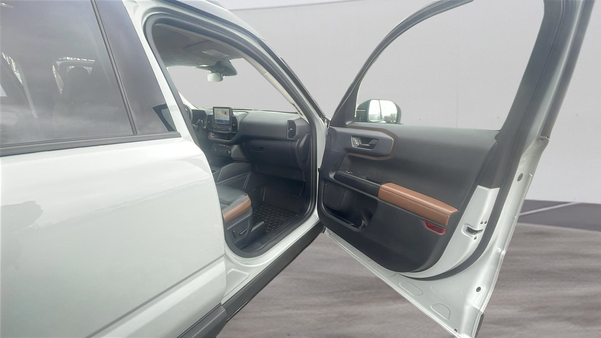 Used 2023 Ford Bronco Sport Outer Banks w/ Tech Package image 17