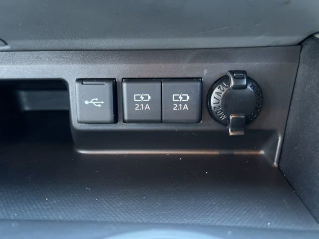 Used 2021 Toyota Highlander XLE AWD/4WD image 37