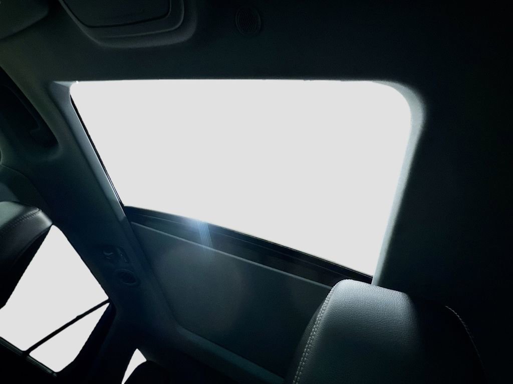 Used 2021 Ford Explorer Limited w/ Equipment Group 301A image 28