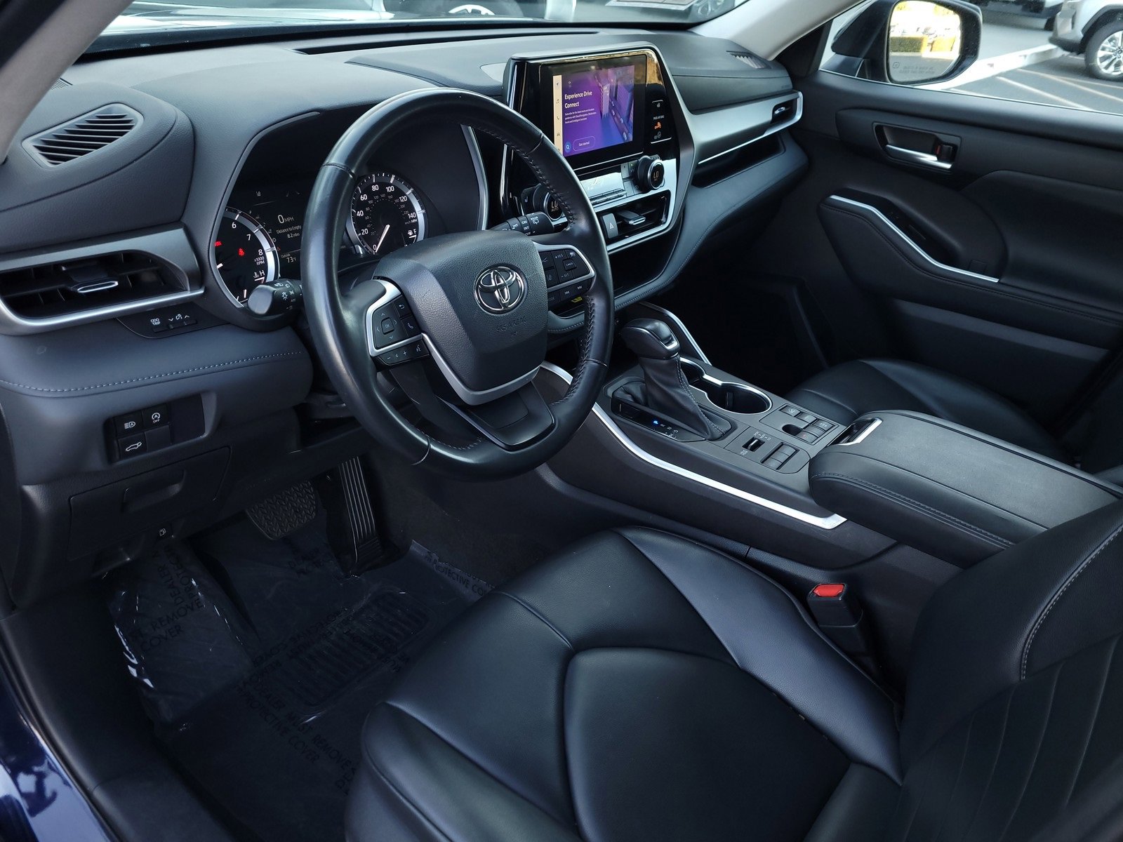 Certified 2023 Toyota Highlander XLE image 8