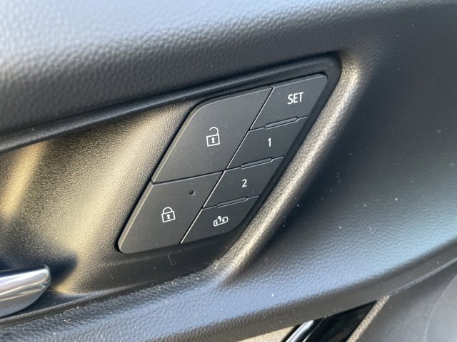 Used 2025 Chevrolet Equinox ACTIV w/ Safety and Technology Package image 12