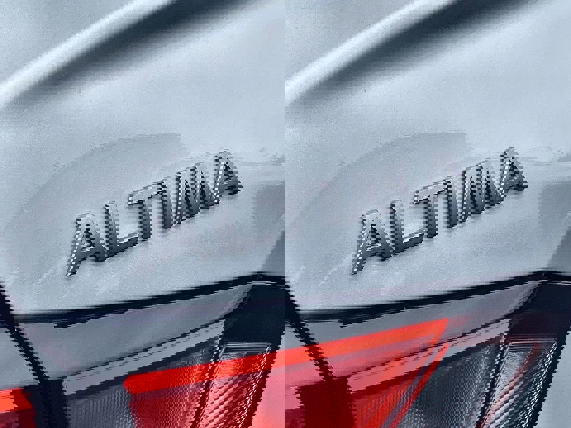 Used 2024 Nissan Altima 2.5 SV image 33