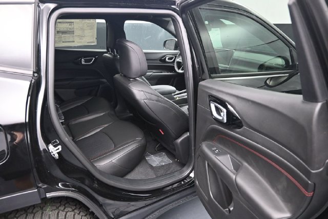 New 2026 Jeep Compass Trailhawk w/ Trailer Tow Group AWD/4WD image 39
