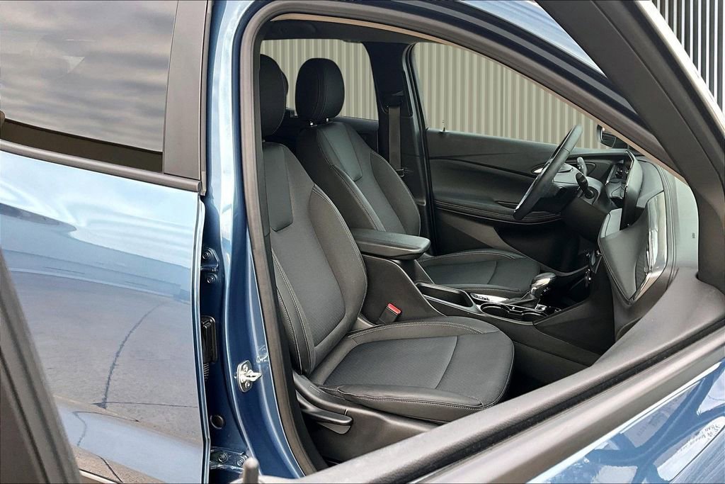 Used 2025 Buick Encore GX Preferred image 8