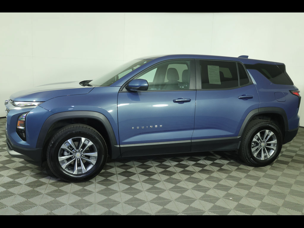 Used 2025 Chevrolet Equinox LT AWD/4WD image 13