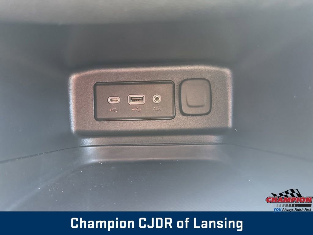 Used 2022 Chevrolet Equinox LT AWD/4WD image 32
